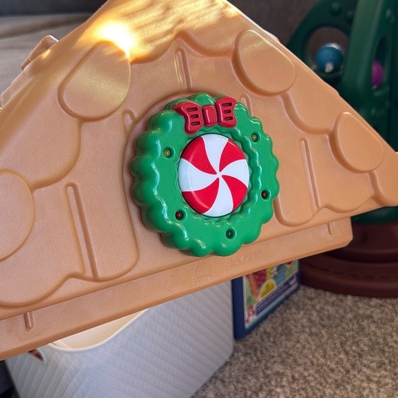 Step2 My First Gingerbread House Toy Set with Candy Pieces - Picture 9 of 9